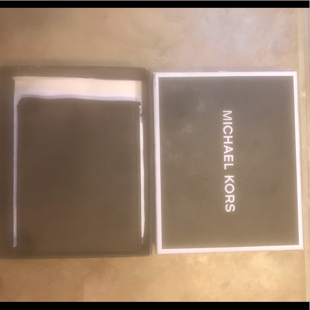 Michael kors wallet